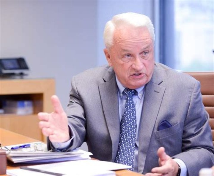 Can an attorney withdraw from a case for non payment?