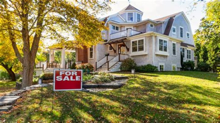Can I get a personal to buy a house?