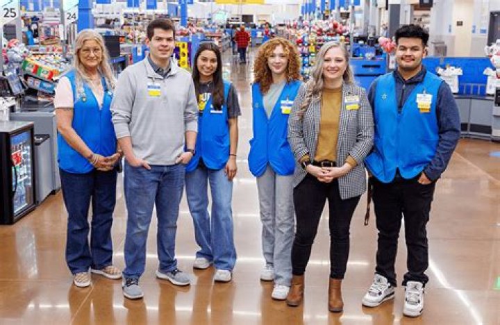 How much do Brookdale employees make?