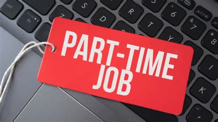 Is it better to have 1 full time job or 2 part-time jobs?