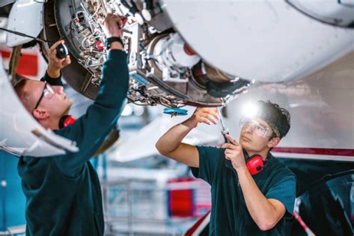 What do performing arts technicians do?